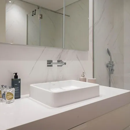 Apartment Liiiving In - The Prestige C *