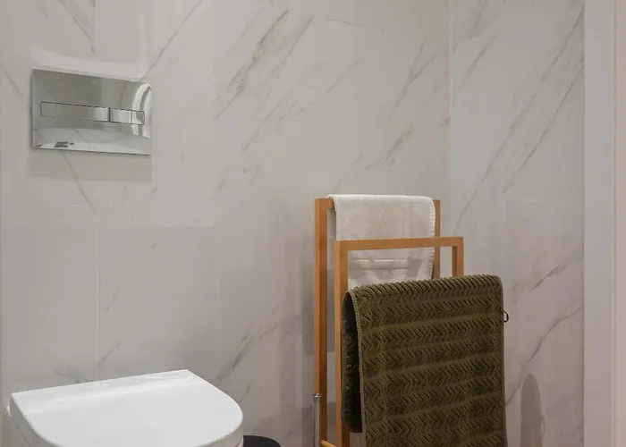 Liiiving In - The Prestige C Apartment