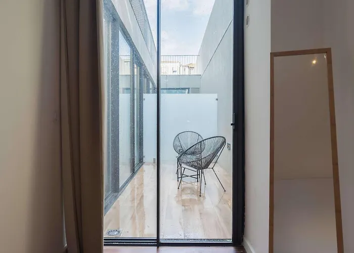 Liiiving In - The Prestige C Porto