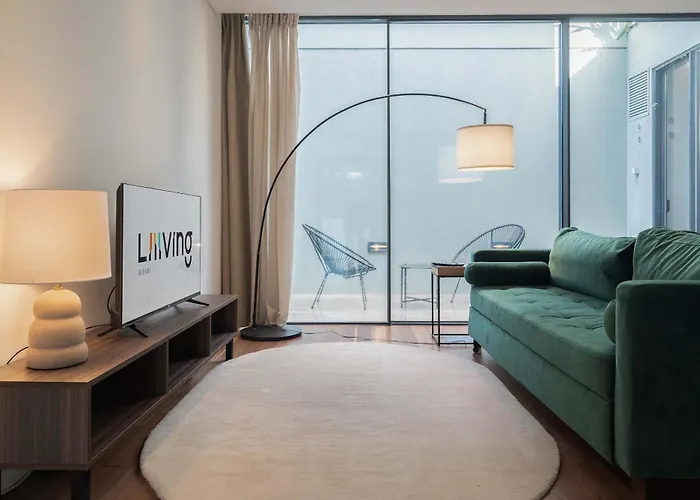 Liiiving In - The Prestige C * Porto