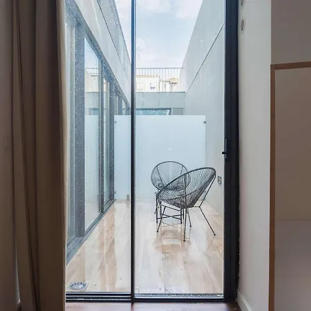 Liiiving In - The Prestige C Porto