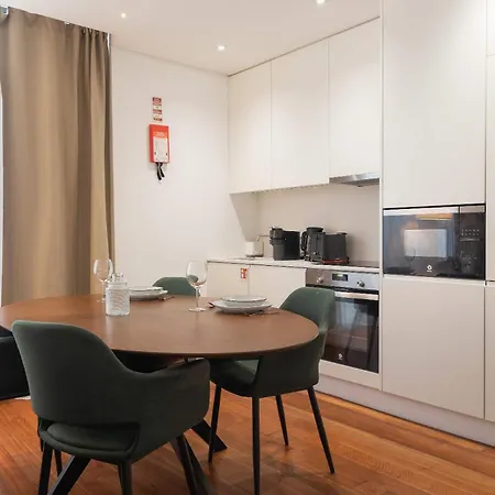 Liiiving In - The Prestige C * بورتو