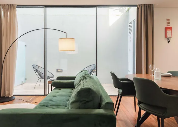 Liiiving In - The Prestige C * بورتو