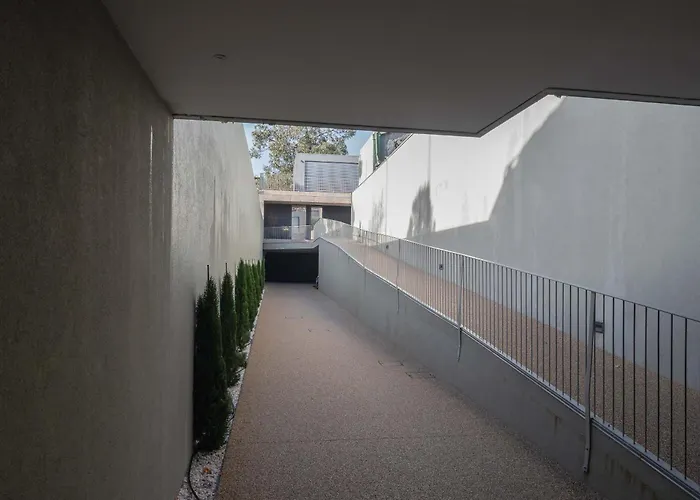 Liiiving In - The Prestige C بورتو